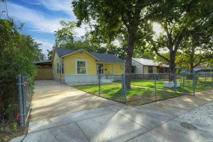 Property Photo:  406 McKinley Ave  TX 78210 