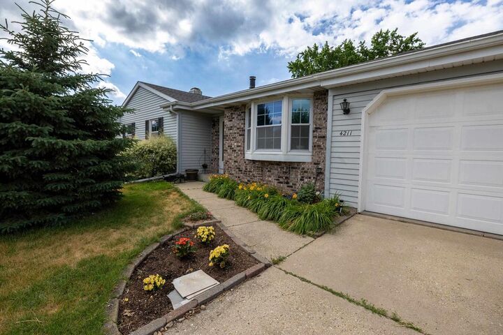 Property Photo:  4211 Wilshire Lane  WI 53546 