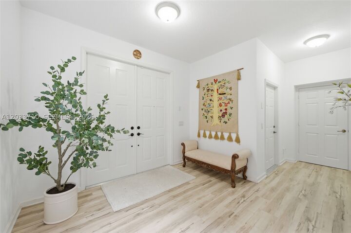 Property Photo:  2794 Kinsington Cir 26-3  FL 33332 