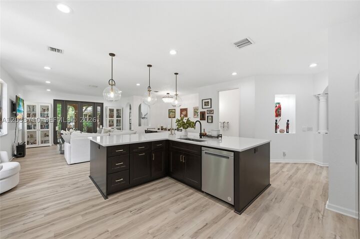 Property Photo: 2794 Kinsington Cir 26-3 FL 33332