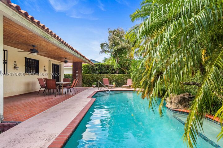 Property Photo: 320 NW 136th Ave FL 33182
