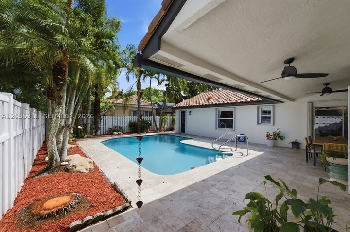 Property Photo:  1975 Water Ridge Dr  FL 33326 