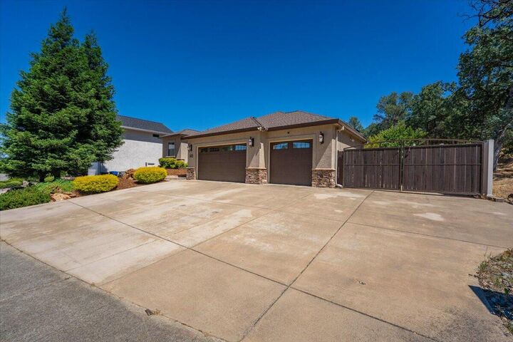 Property Photo:  5697 Constitution Way  CA 96003 