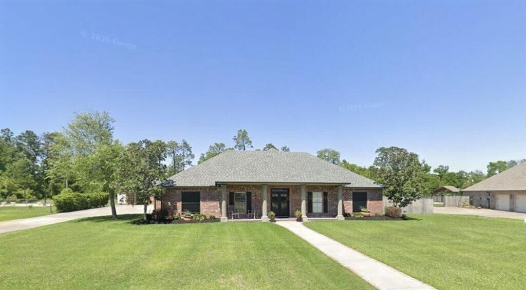 Property Photo:  1016 E Bristol Drive E  LA 70611 