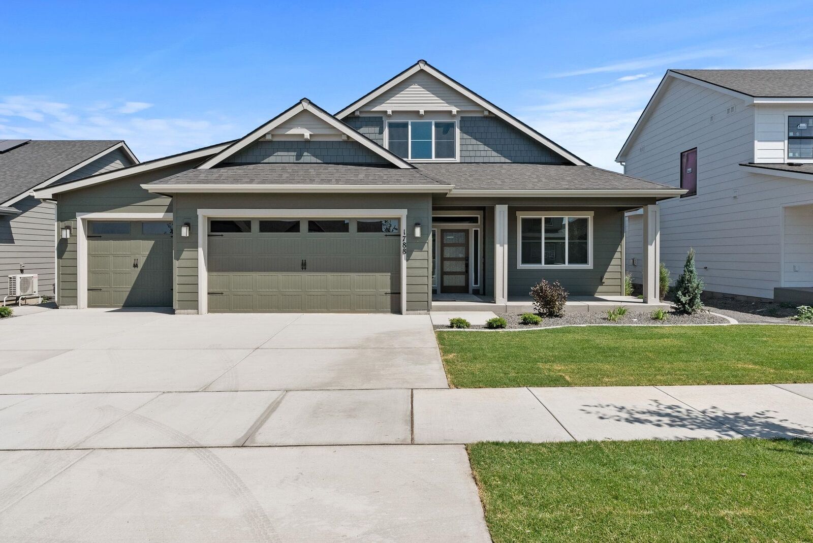Property Photo: 12213 N Valencia Ave WA 99218