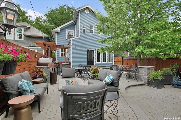 Property Photo: 823 Temperance Street SK S7N 0M8