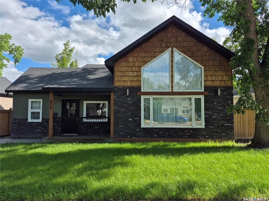 Property Photo: 826 Chaplin Street E SK S9H 1J5
