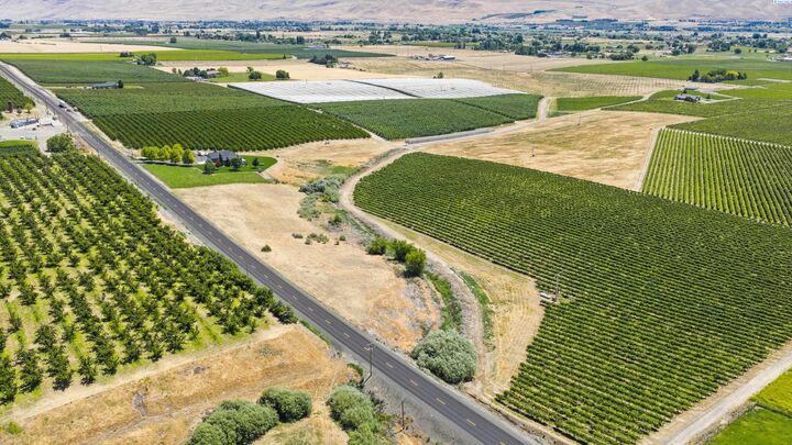 Property Photo:  8002 Nka McCreadie Rd.  WA 99350 