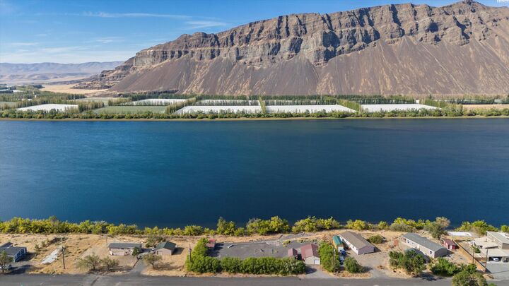 Property Photo: 18228 SW Shore Avenue WA 99321