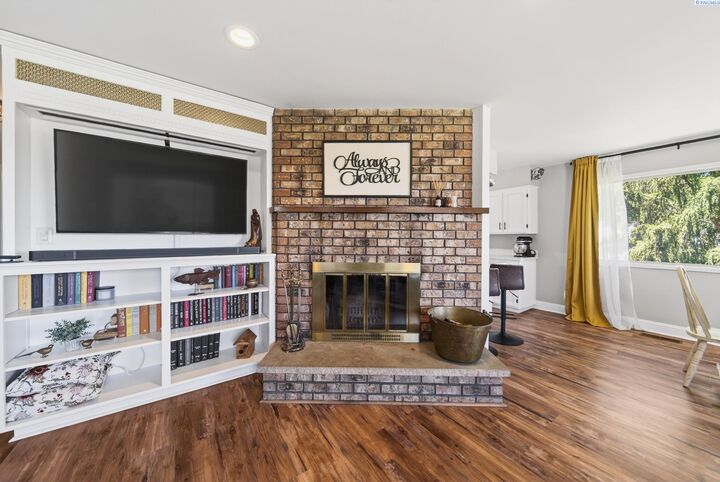 Property Photo: 1415 Roza Vista WA 99350