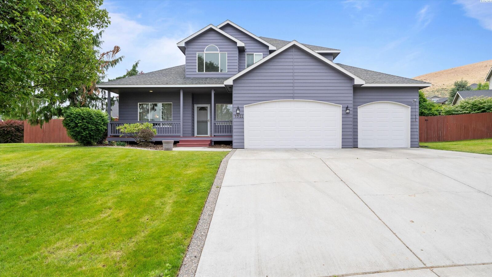 Property Photo: 4911 Milky Way WA 99353