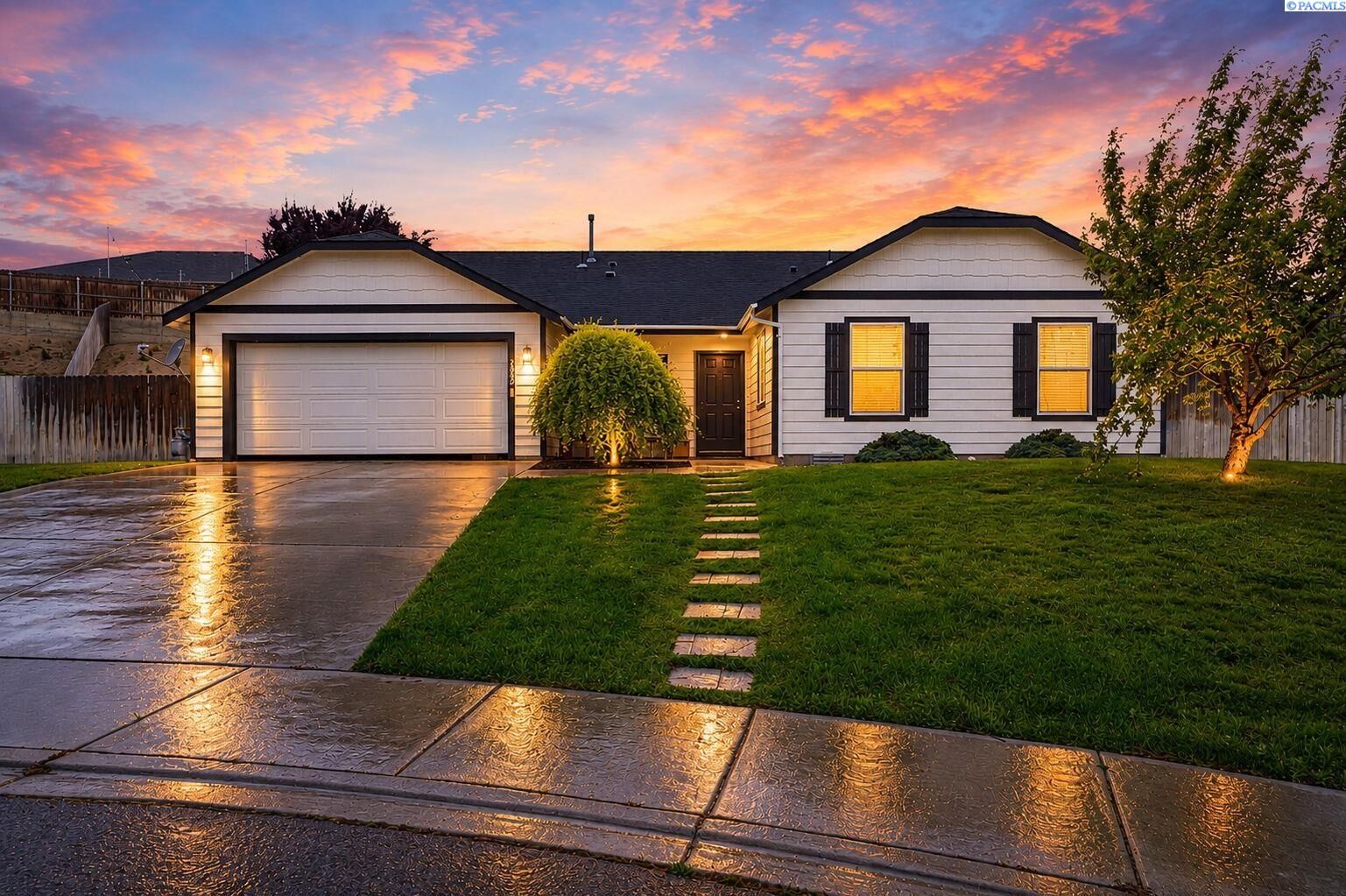 Property Photo: 5002 Blue Sage Ln WA 99301