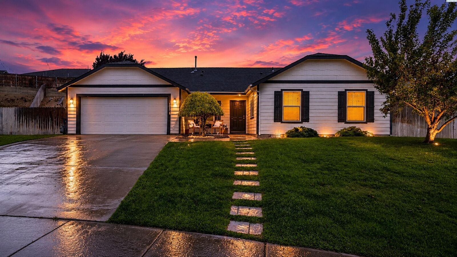 Property Photo: 5002 Blue Sage Ln WA 99301