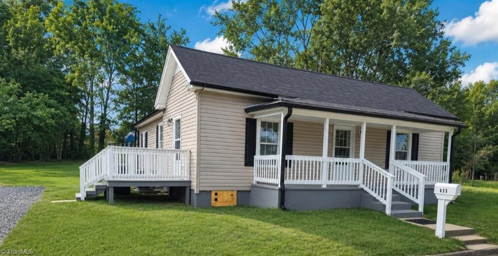 Property Photo: 633 Irving Avenue NC 27288