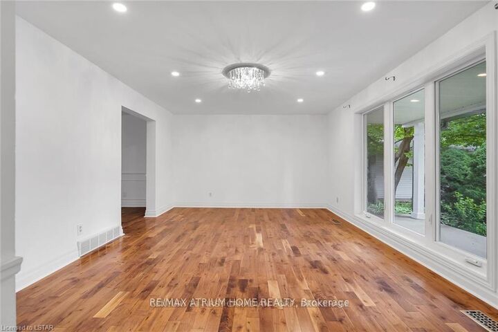 Property Photo: 40 Stuyvesant Place ON N6J 3S9