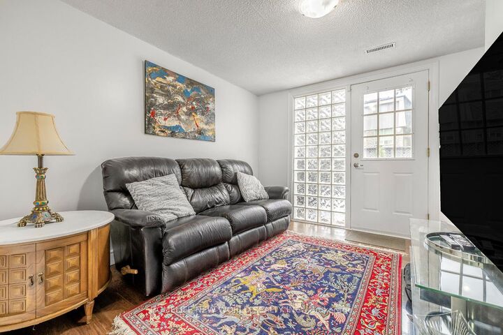 Property Photo: 61 Poplar Crescent ON L4G 3M4