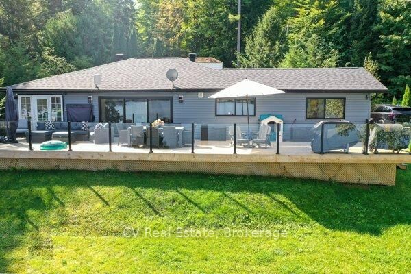 Property Photo: 1018 Georgina Way 1 ON P1P 1R2