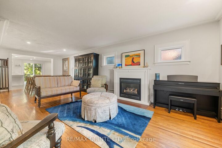 Property Photo:  126 Dufferin Avenue  ON K8N 3X1 