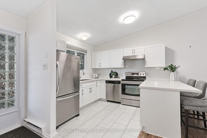 Property Photo:  5 Dawson Drive # 338  ON L9Y 5T9 