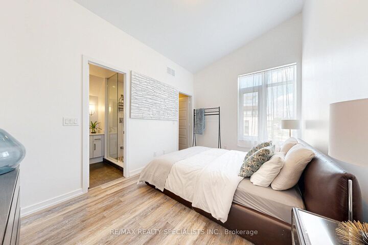 Property Photo: 233 Broward Way 10 ON L9S 0M1