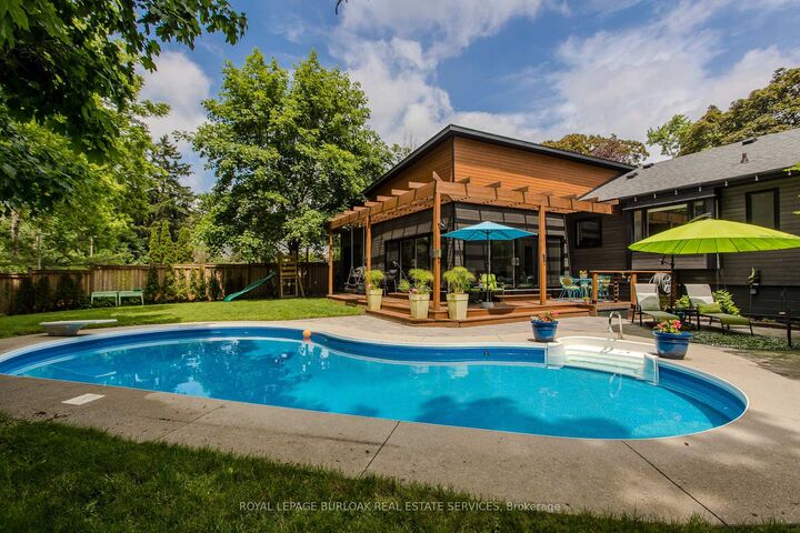 Property Photo: 272 Goodram Drive ON L7L 2J5