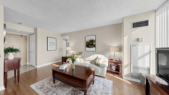 Property Photo: 22 Southport Street 833 ON M6S 4Y9