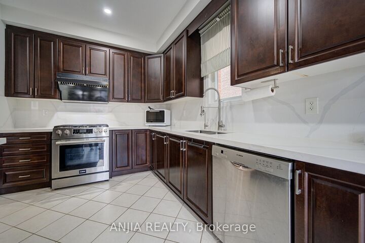 101 Gar Lehman Avenue — photo 1