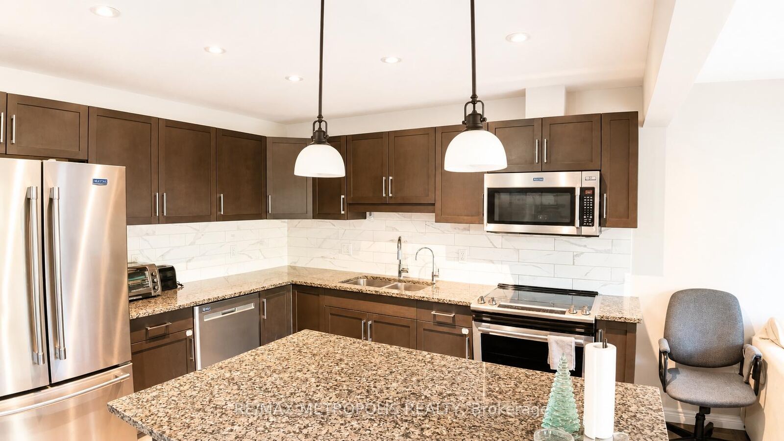 Property Photo: 20 Lawson Street 14 ON L9W 7P1