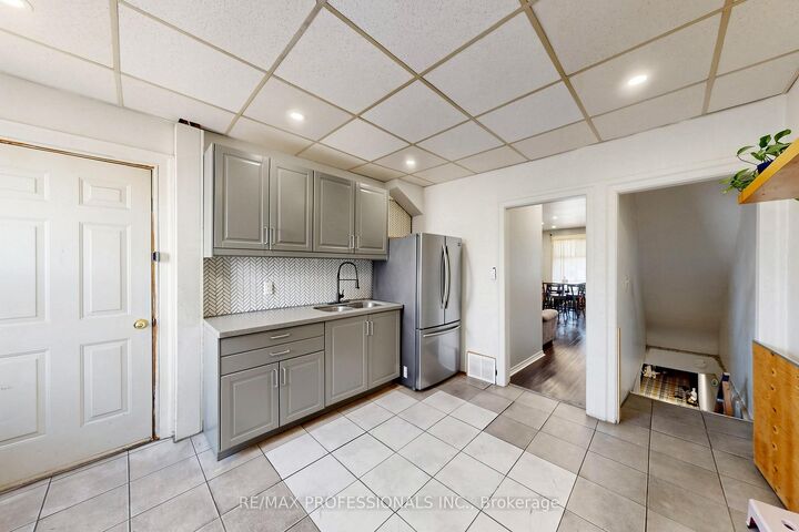 2 Muir Avenue — photo 1