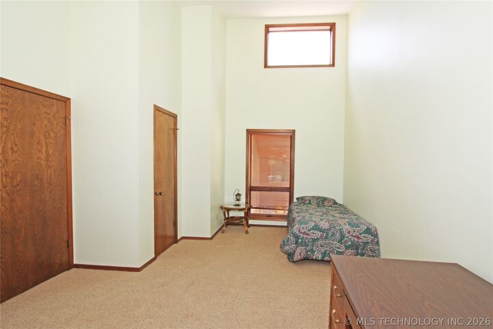 Property Photo: 819 W Seminole Avenue OK 74048