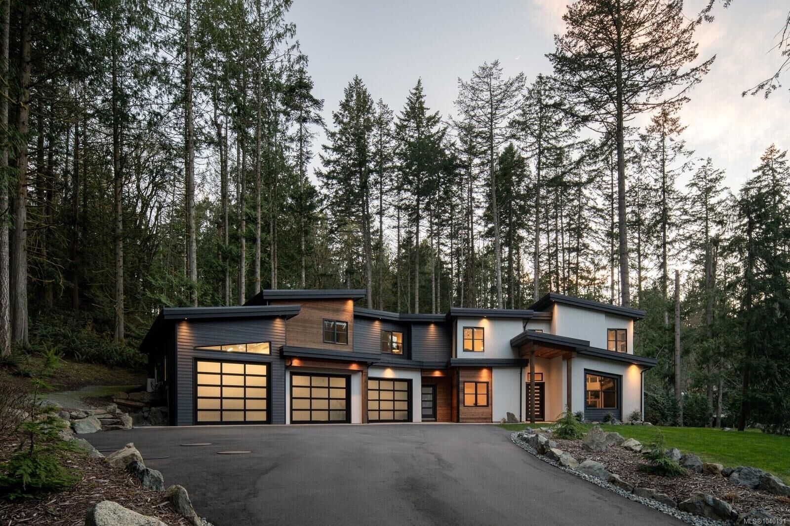 Property Photo: 1535 Eagle Way BC V8L 5S3