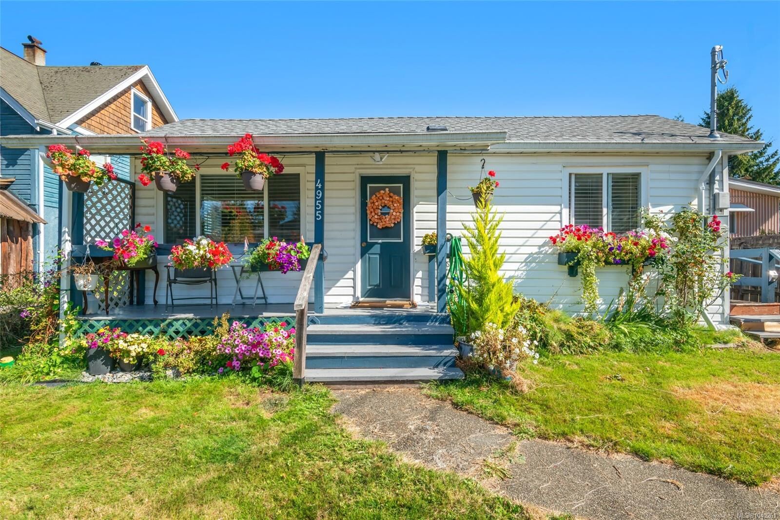 Property Photo: 4955 Elizabeth St BC V9Y 6M4