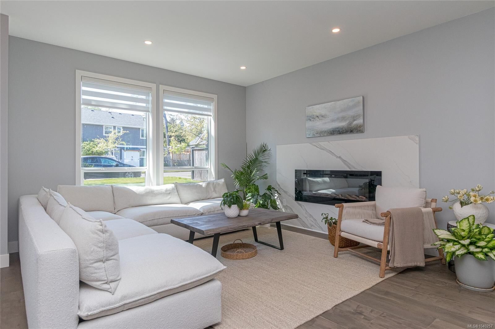 Property Photo: 909 Bank St BC V8S 4B1