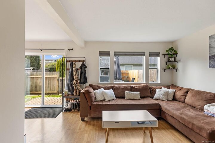 Property Photo: 345 Menzies Ave #B BC V9N 3C2
