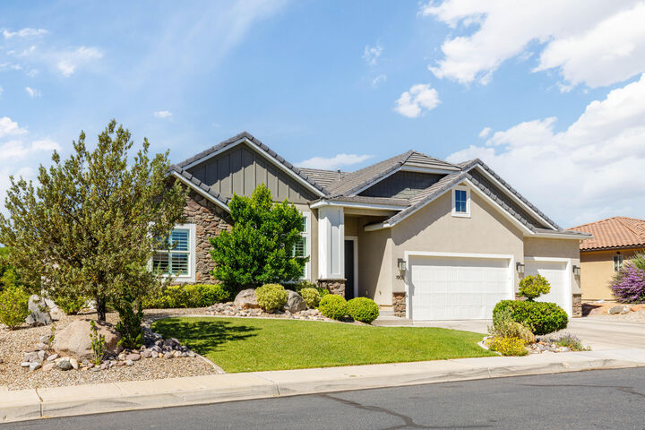 Property Photo: 1905 W Pikes Cir UT 84770