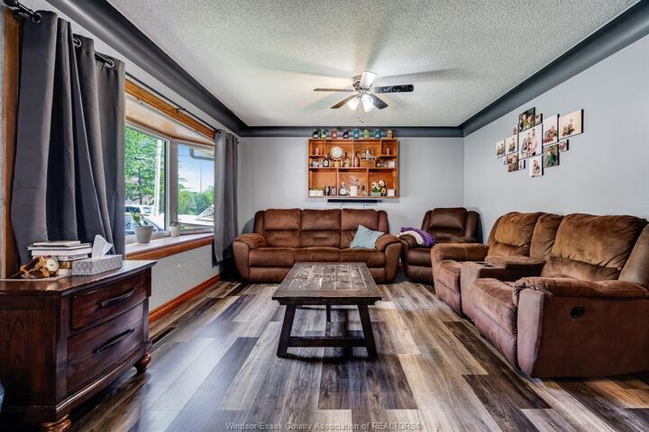 Photo de la propriété:  72 Hodgins Street  ON N8H 2N7 