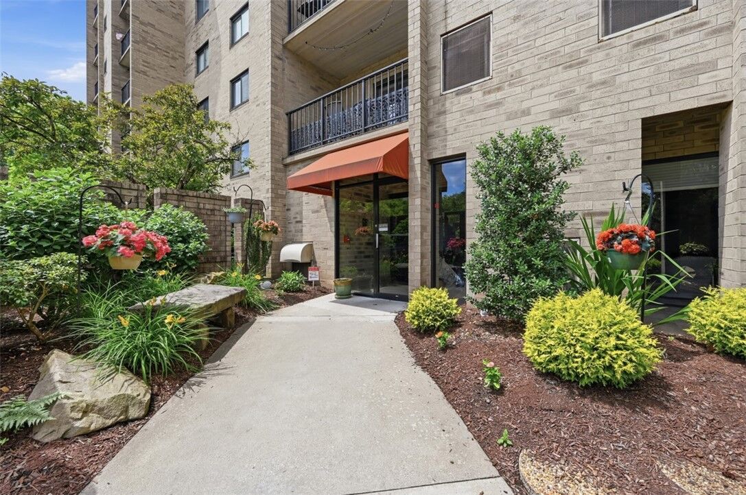 Property Photo:  1400 Smokey Wood Dr 601  PA 15218 