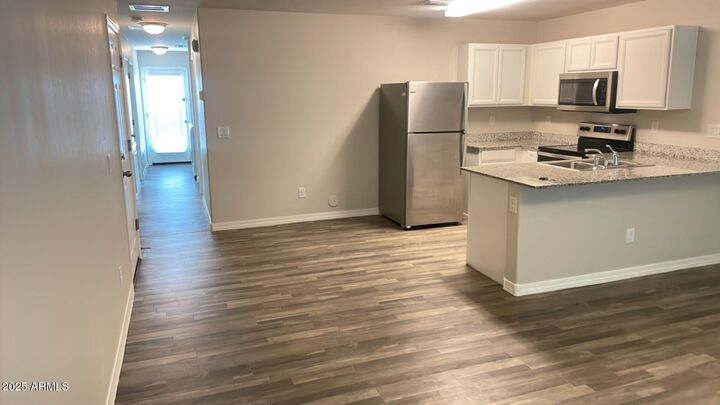 Property Photo: 194 E Watson Place AZ 85122