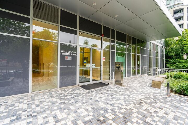 Property Photo: 5515 Boundary Road 1806 BC V5R 0E3