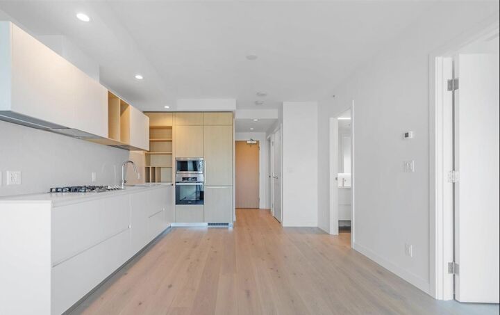 Property Photo:  6000 McKay Avenue 2xxx  BC V5H 0K2 