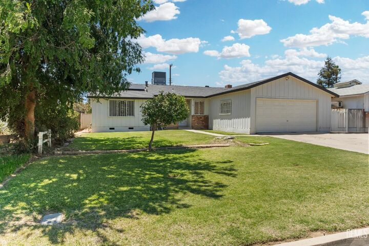 Property Photo:  2804 Pomona Street  CA 93305 