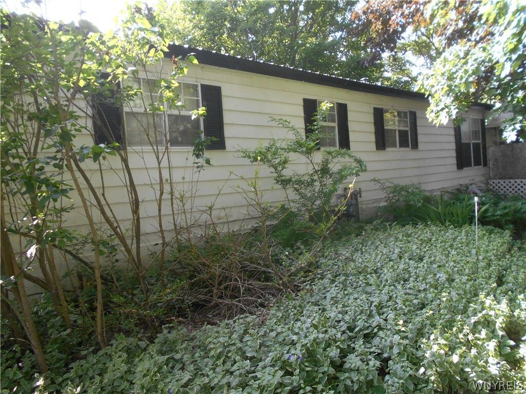 Property Photo:  15 Sunset Drive  NY 14042 