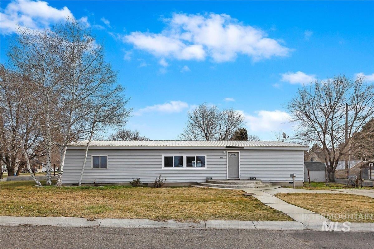 Property Photo:  600 Date Street  ID 83338 