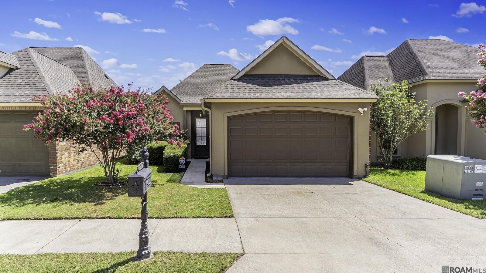 Property Photo: 7945 Seville Ct LA 70820