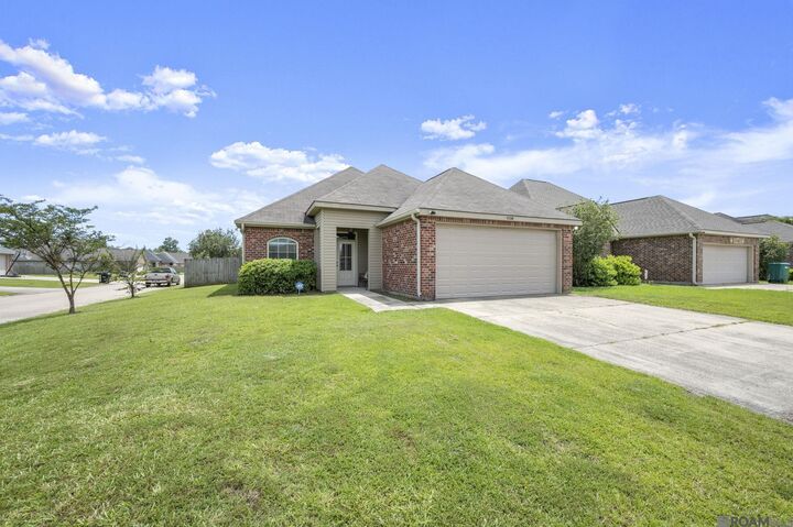 Property Photo: 11240 Brander Dr LA 70403