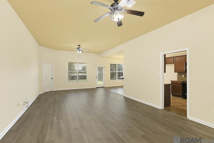 Property Photo: 13149 Ribbonwood Dr LA 70726