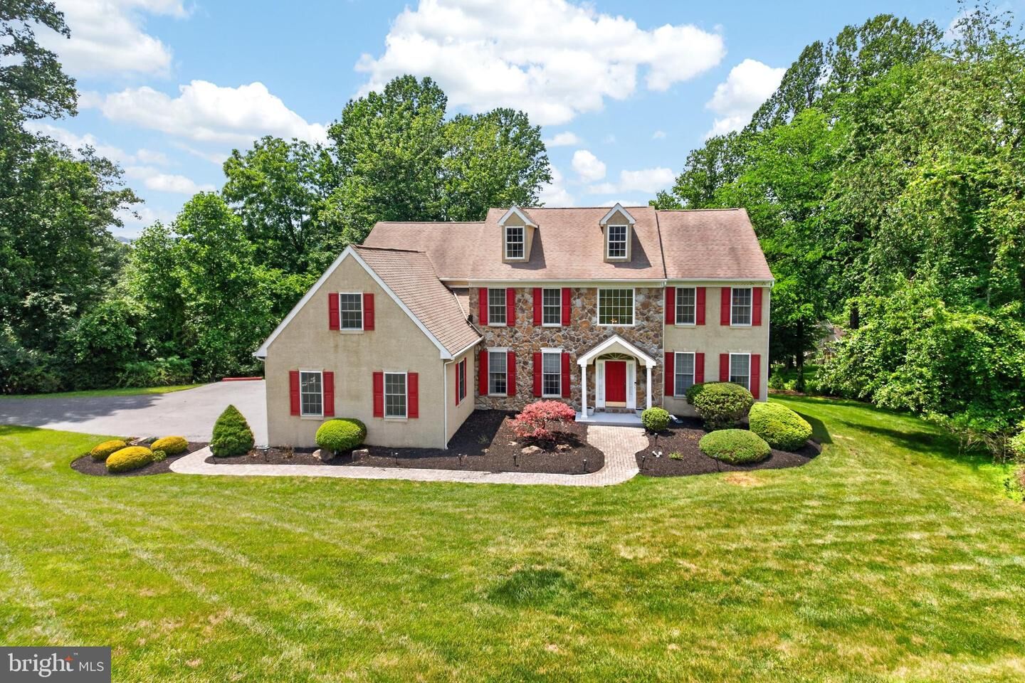 Property Photo:  904 Victoria Court  PA 19335 