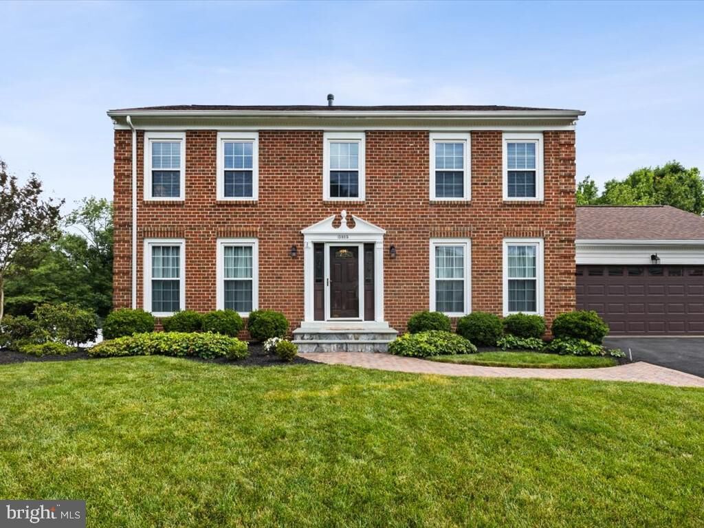 Property Photo: 13805 Valley Country Drive VA 20151