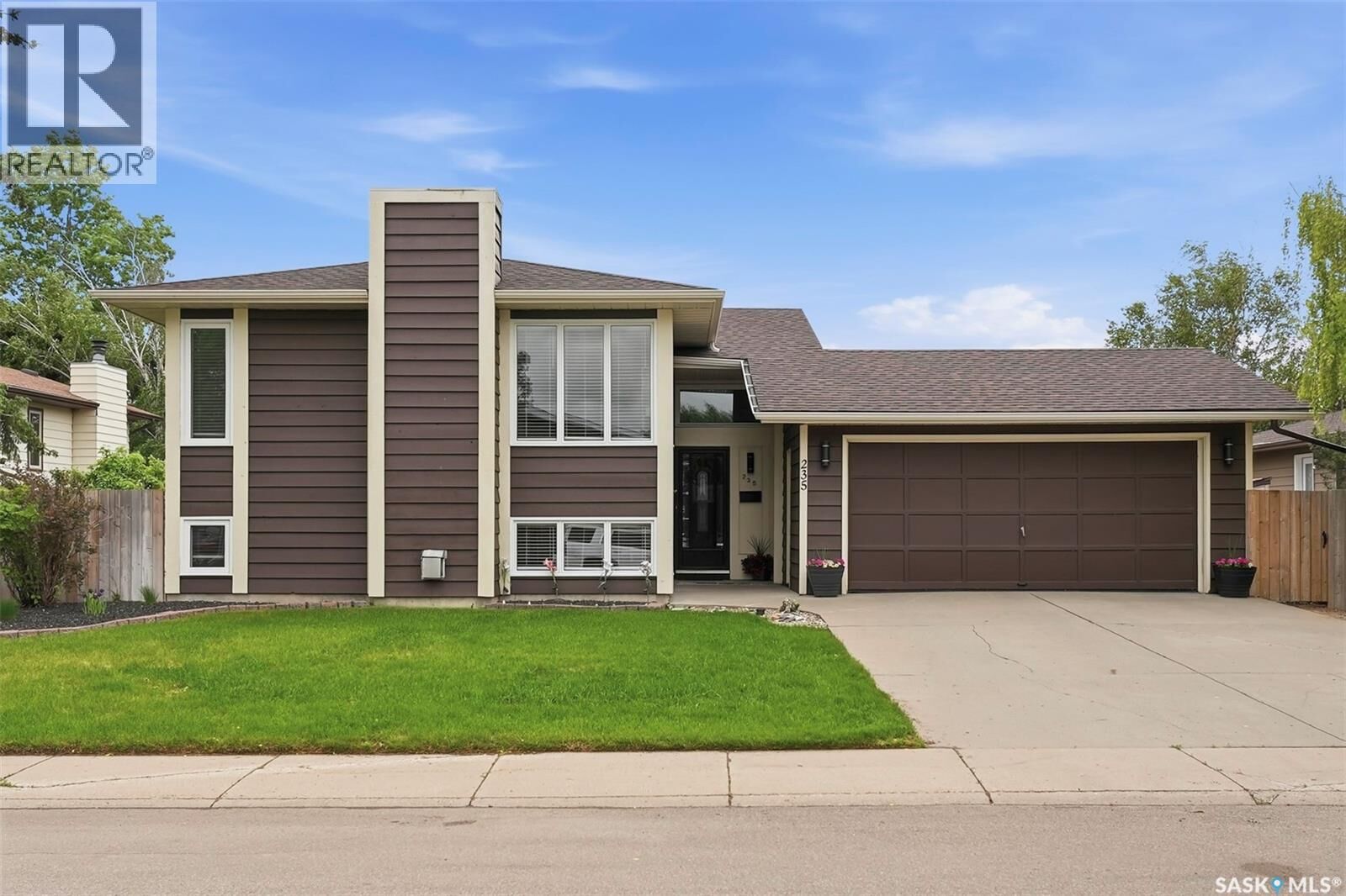 Property Photo:  235 Benesh Crescent  SK S7K 6L5 
