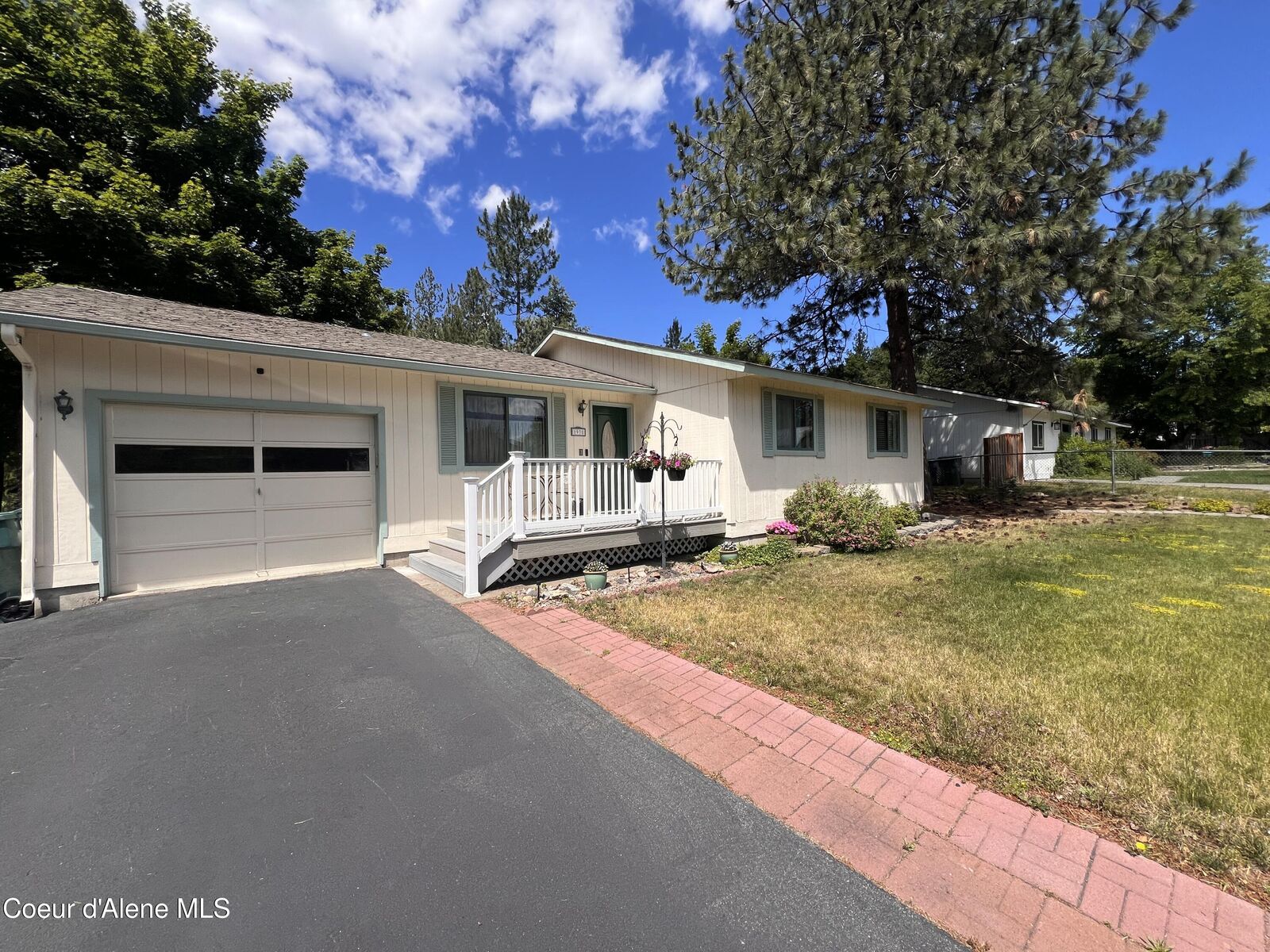 Property Photo:  1935 E Sundance Dr  ID 83854 